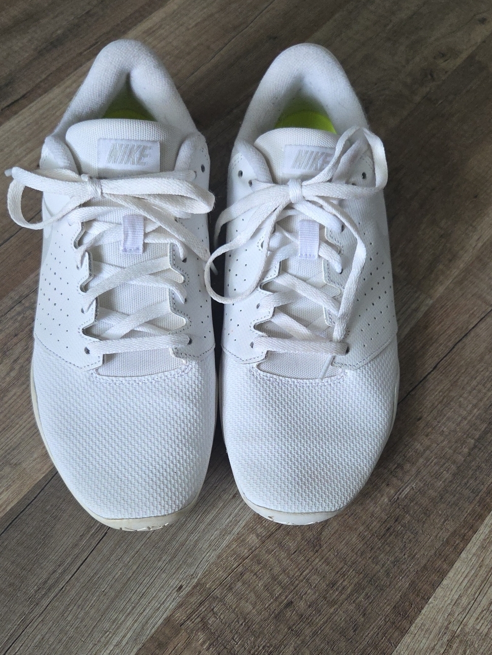 Nike IV Cheerleading White Low-Top Sneakers
